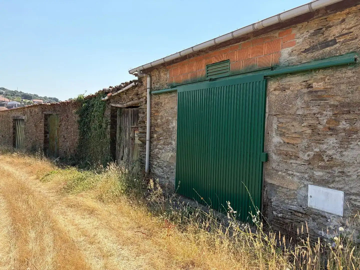 Vista exterior de Pis en venda en Ahigal de los Aceiteros amb Traster, Moblat i Balcó