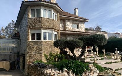 Vista exterior de Casa o xalet en venda en Villalbilla amb Piscina