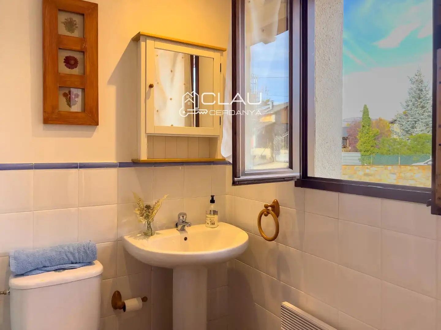 Bathroom of Detached homes for rent in Osséja  with Heating, Private garden and Parquet flooring