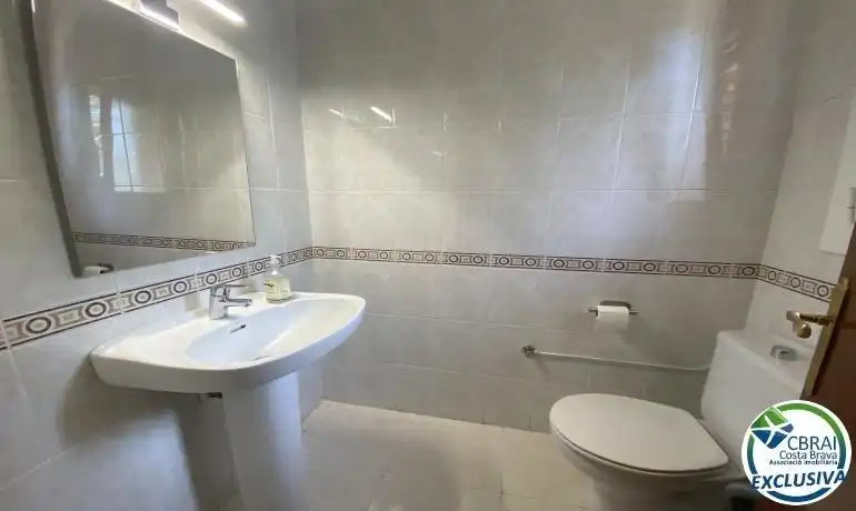 Bany de Casa o xalet en venda en Roses amb Calefacció, Jardí privat i Terrassa