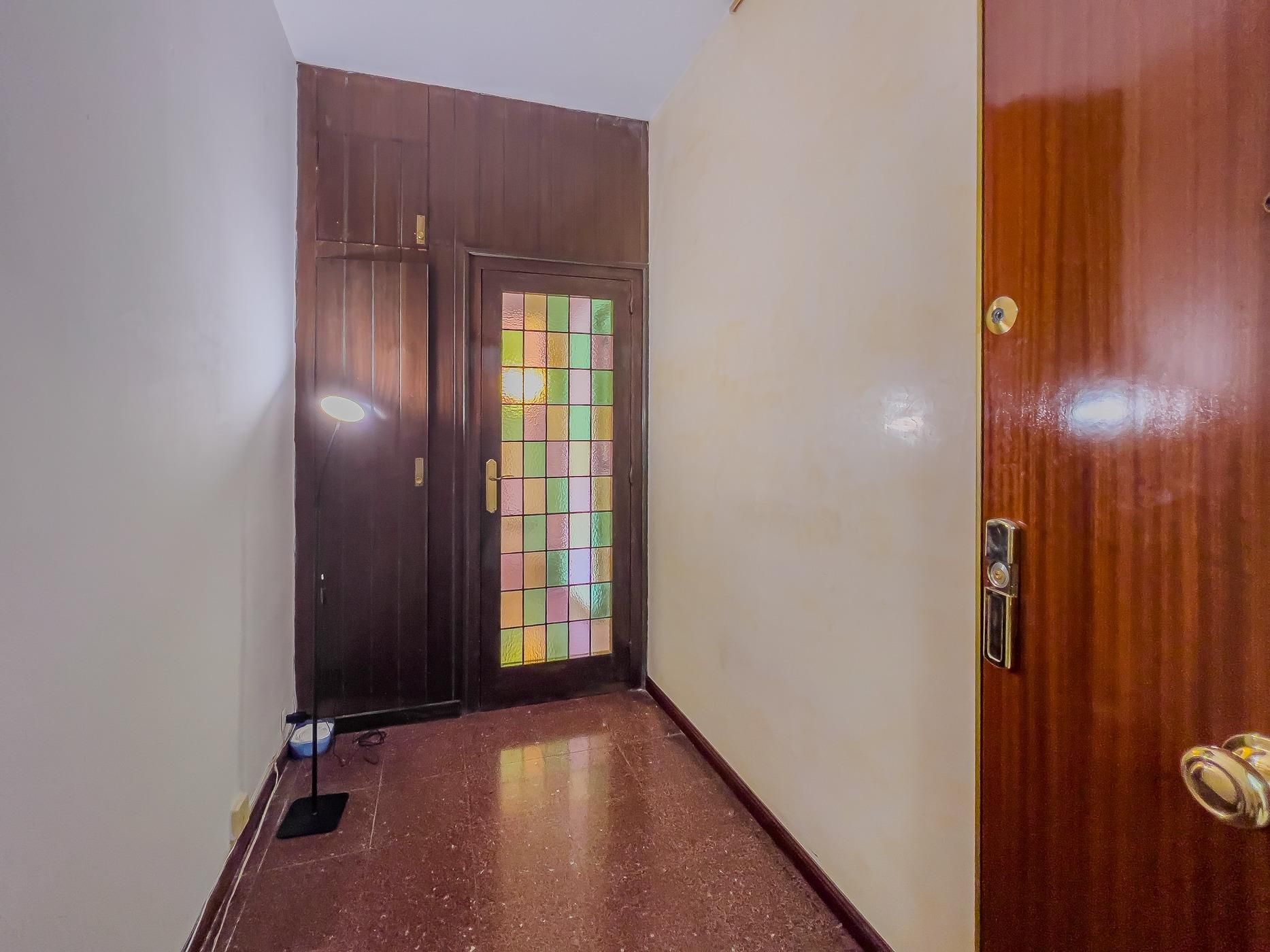 Piso en venta en  Barcelona Capital con Calefacción, Terraza y Trastero