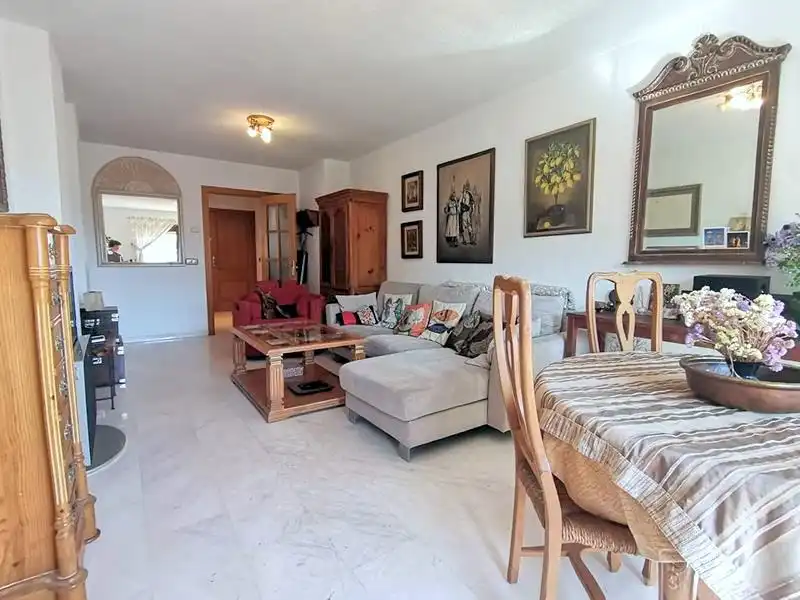 Sala d'estar de Àtic de lloguer en Málaga amb Jardí privat, Terrassa i Moblat