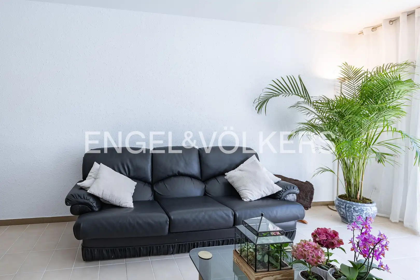 Sala d'estar de Casa o xalet en venda en Sant Cugat del Vallès amb Aire condicionat, Calefacció i Jardí privat
