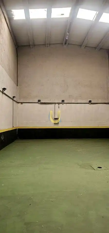 Parkplatz von Fabrikhallen zur Miete in Alcorcón