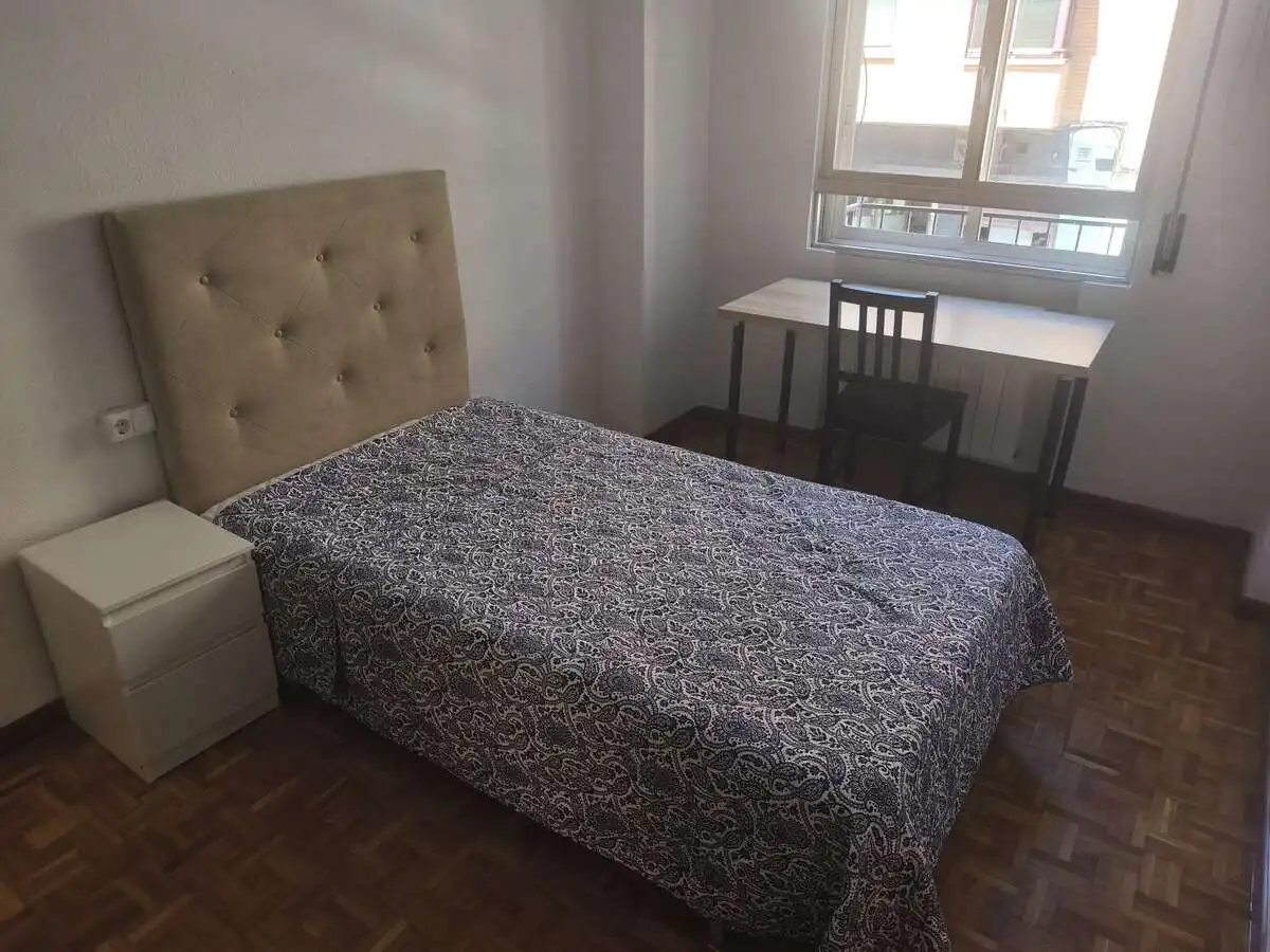 Dormitori de Pis per a compartir en Salamanca amb Calefacció, Terrassa i Moblat