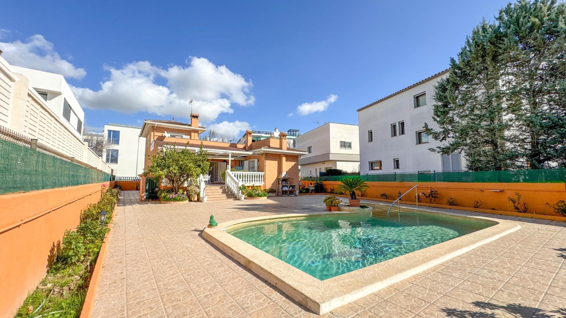 Vista exterior de Casa o xalet en venda en  Palma de Mallorca amb Aire condicionat, Calefacció i Jardí privat