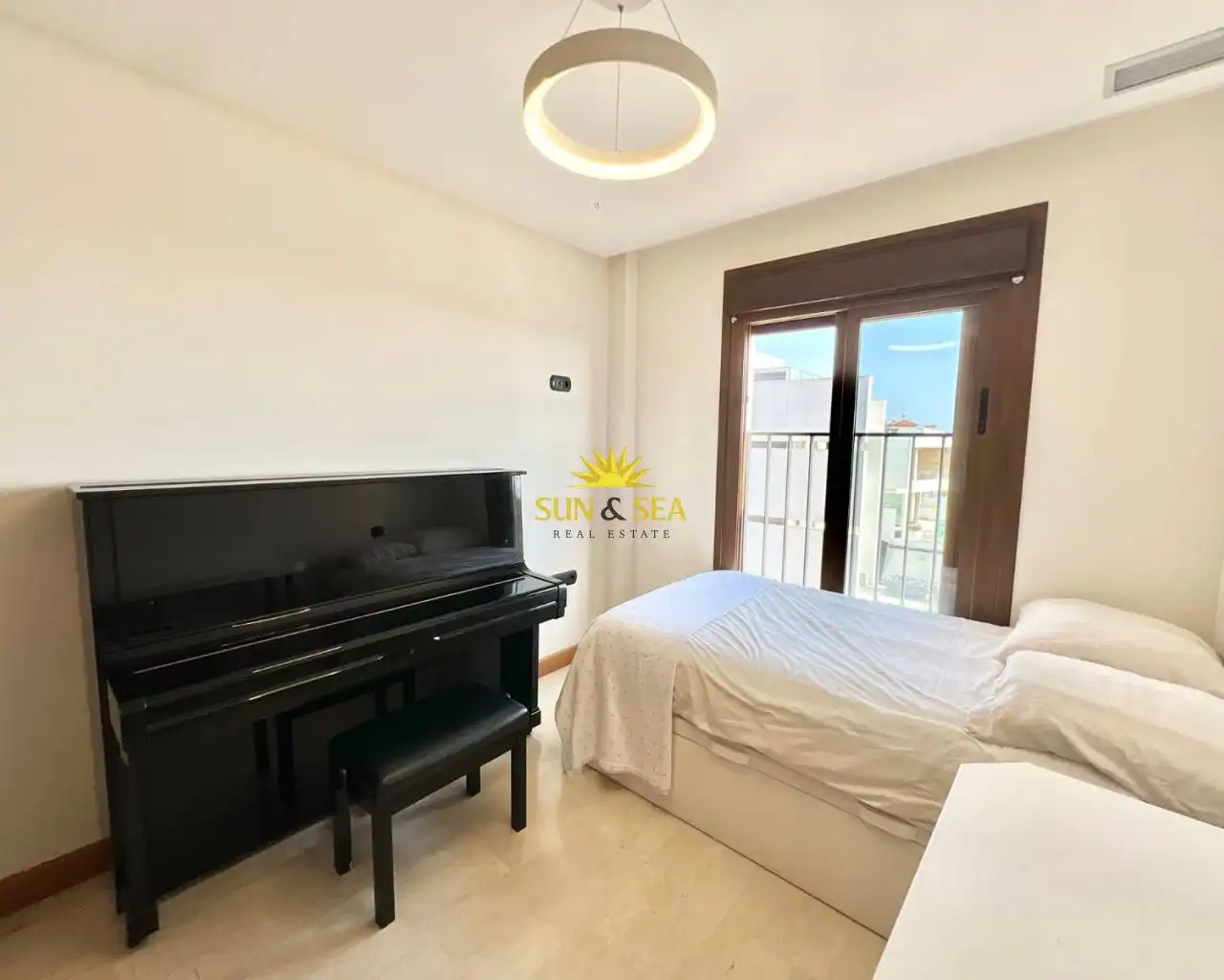 Habitación de Apartamento de alquiler en Guardamar del Segura con Aire acondicionado, Calefacción y Piscina