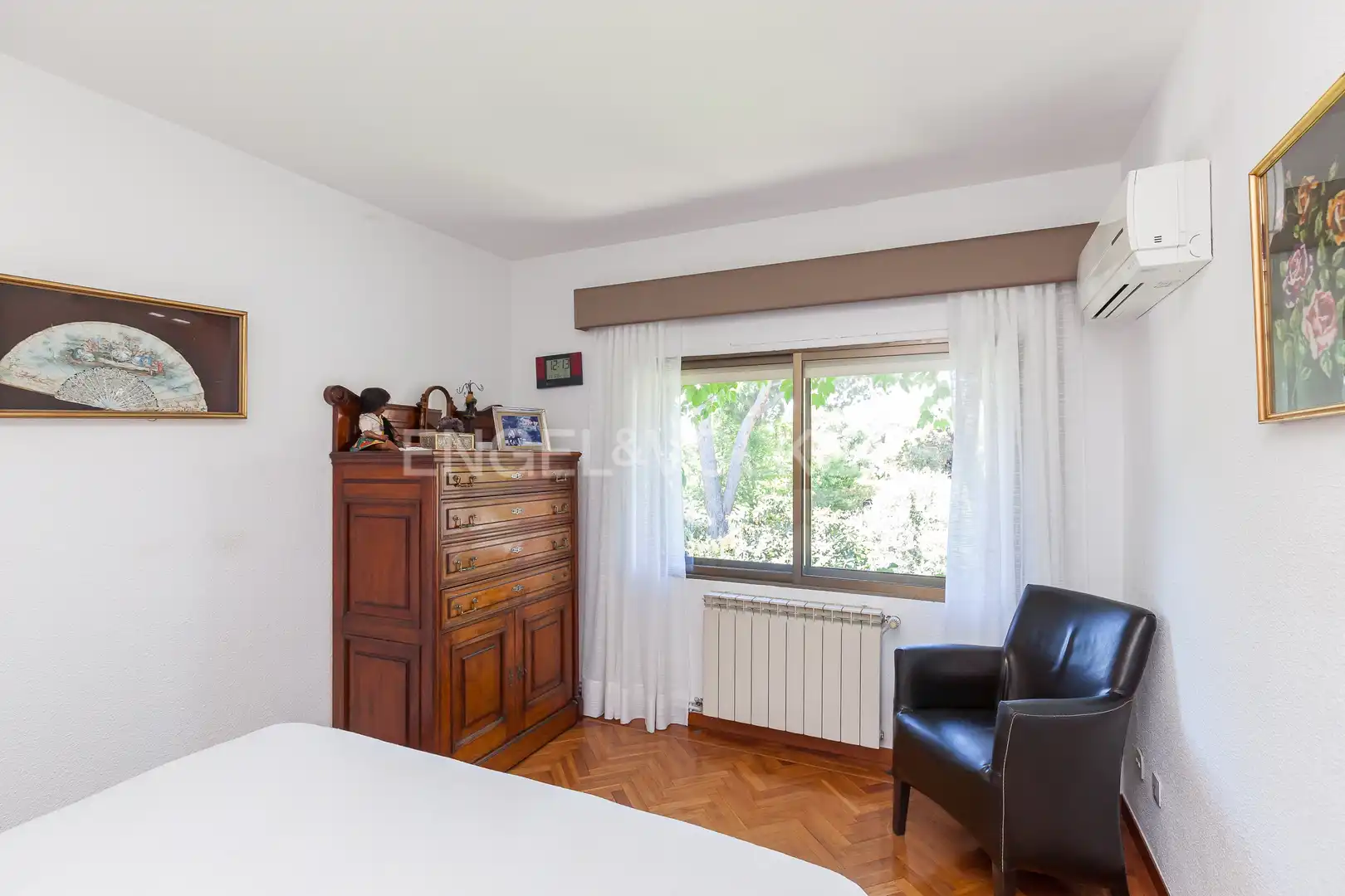 Dormitori de Casa adosada en venda en Alcobendas amb Aire condicionat, Calefacció i Jardí privat