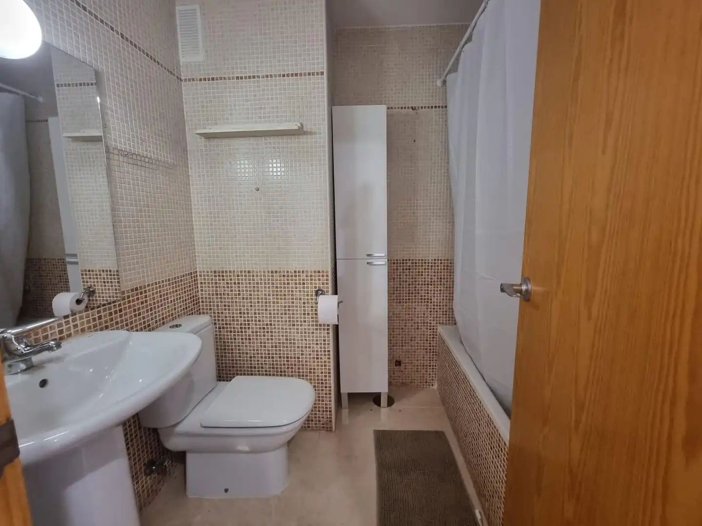 Baño de Estudio de alquiler en Vícar con Jardín privado, Terraza y Amueblado