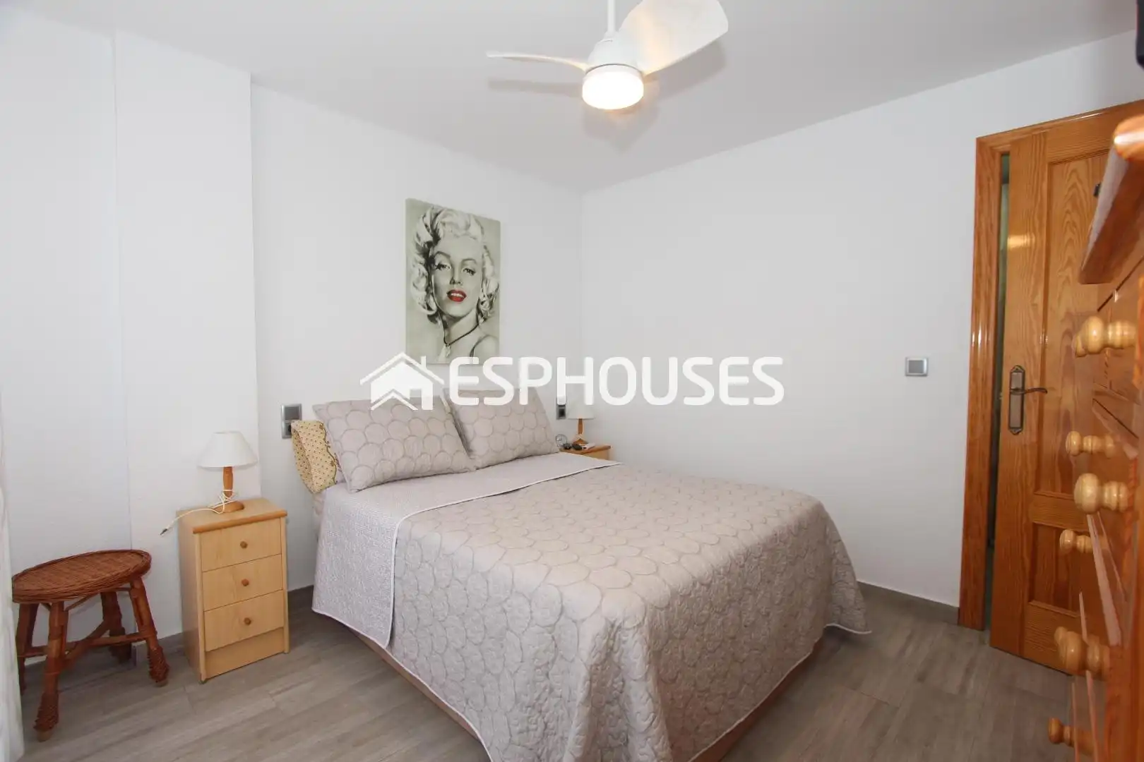 Habitación de Apartamento en venta en Guardamar del Segura con Terraza, Trastero y Amueblado