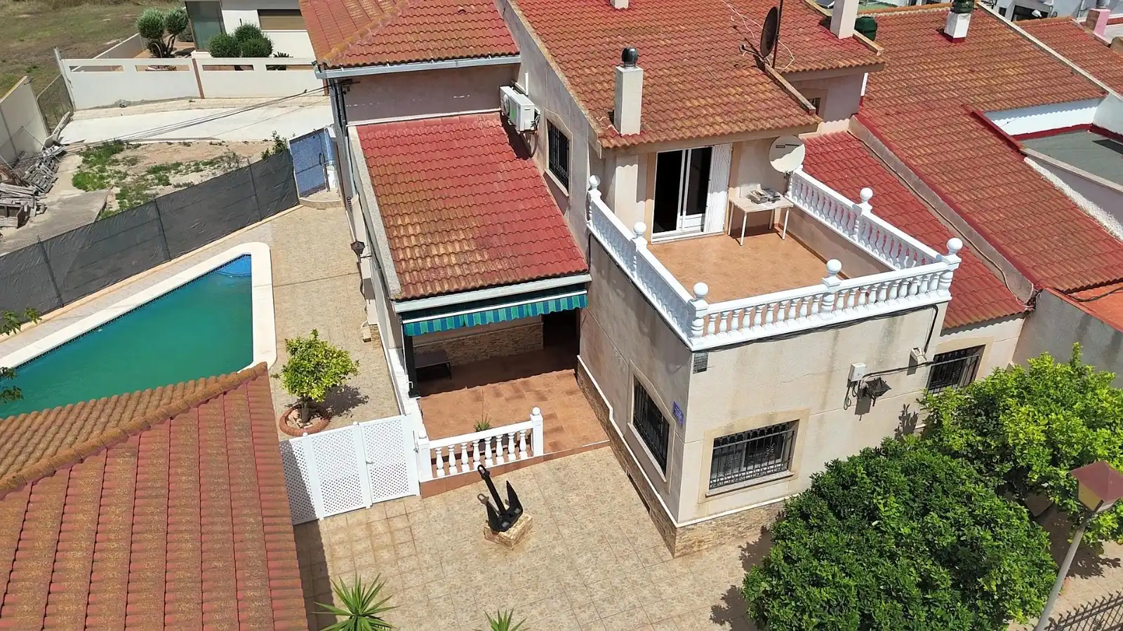 Vista exterior de Casa o xalet en venda en Cartagena amb Aire condicionat, Jardí privat i Terrassa