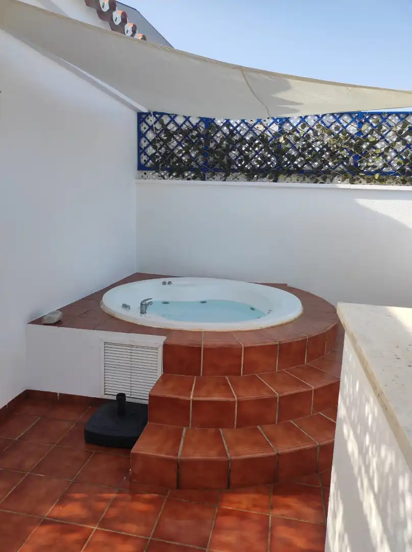 Schwimmbecken von Einfamilien-Reihenhaus zum Verkauf in Torremolinos mit Klimaanlage, Privatgarten und Terrasse