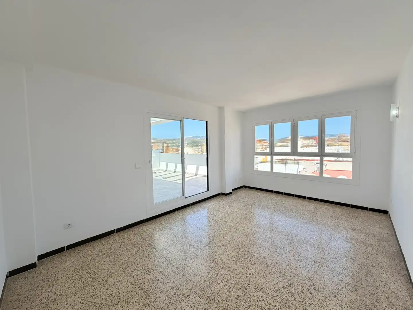 Penthouse with terrace for sale in Carrer de l'Infant Pagà, imagen 5