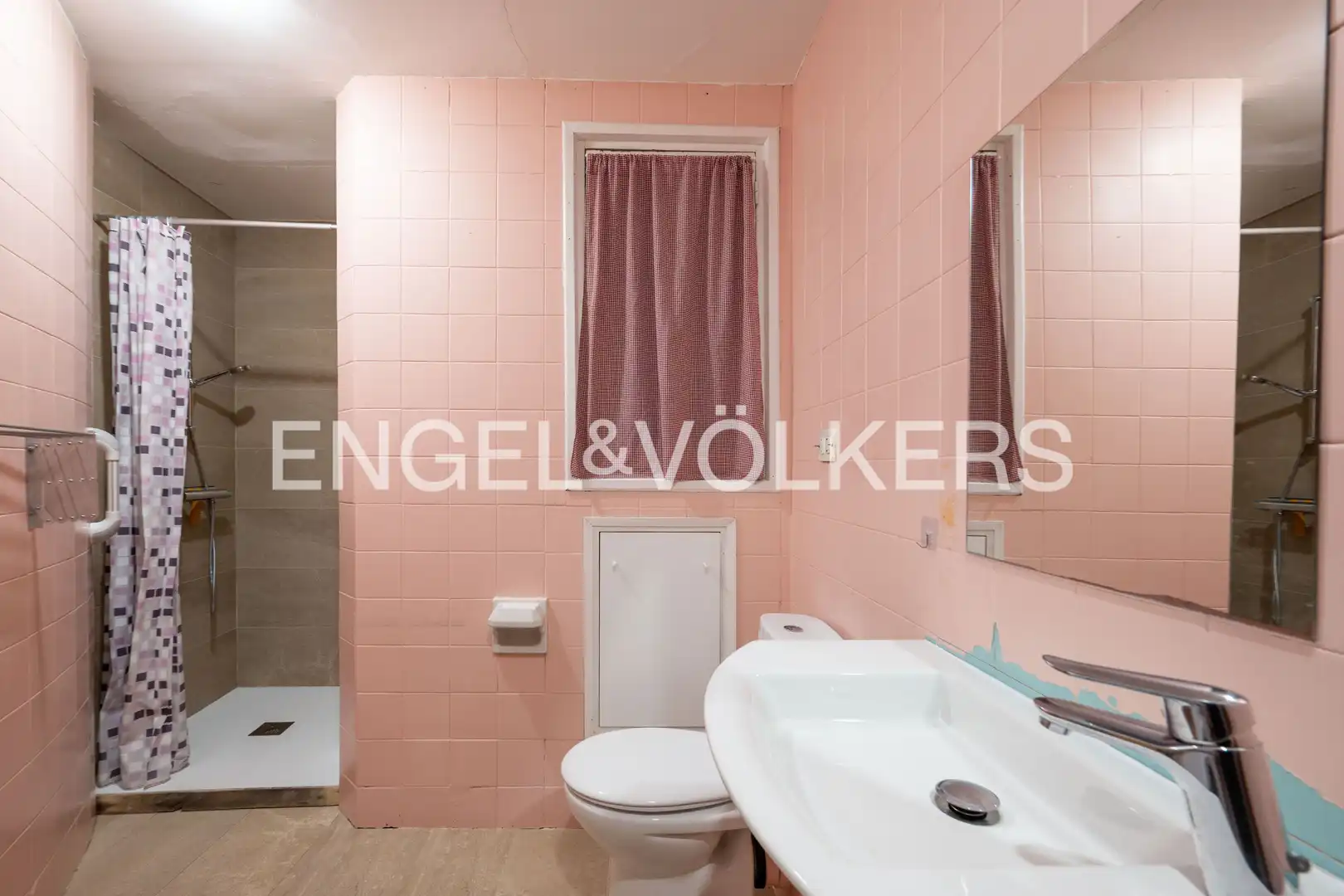 Baño de Piso en venta en Donostia - San Sebastián  con Calefacción y Balcón