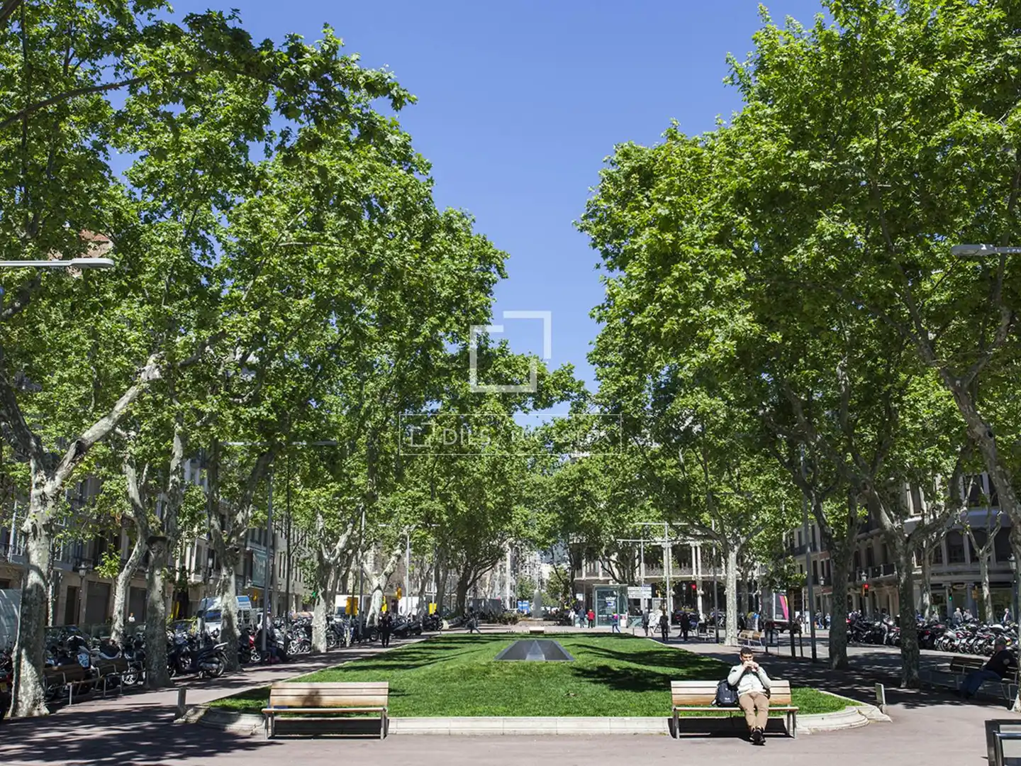 Vista exterior de Piso en venta en Barcelona con Calefacción, Amueblado y Balcón