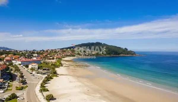Vista exterior de Casa o xalet en venda en Nigrán amb Calefacció, Jardí privat i Parquet