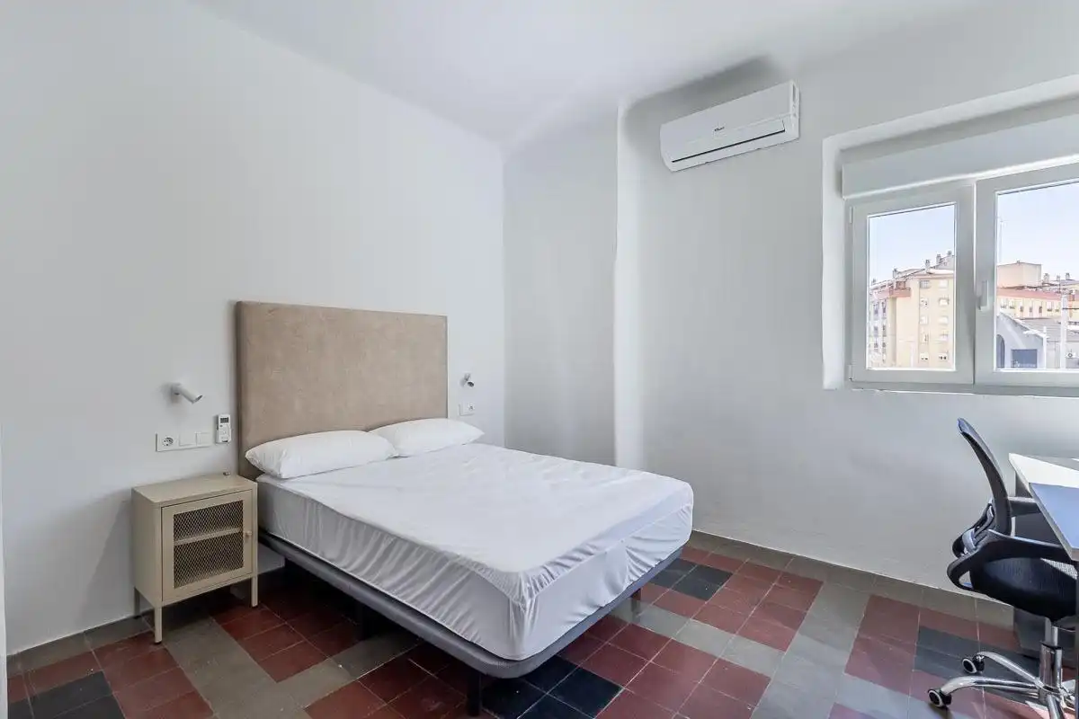 Habitación de Piso de alquiler en Granada con Aire acondicionado, Amueblado y Balcón