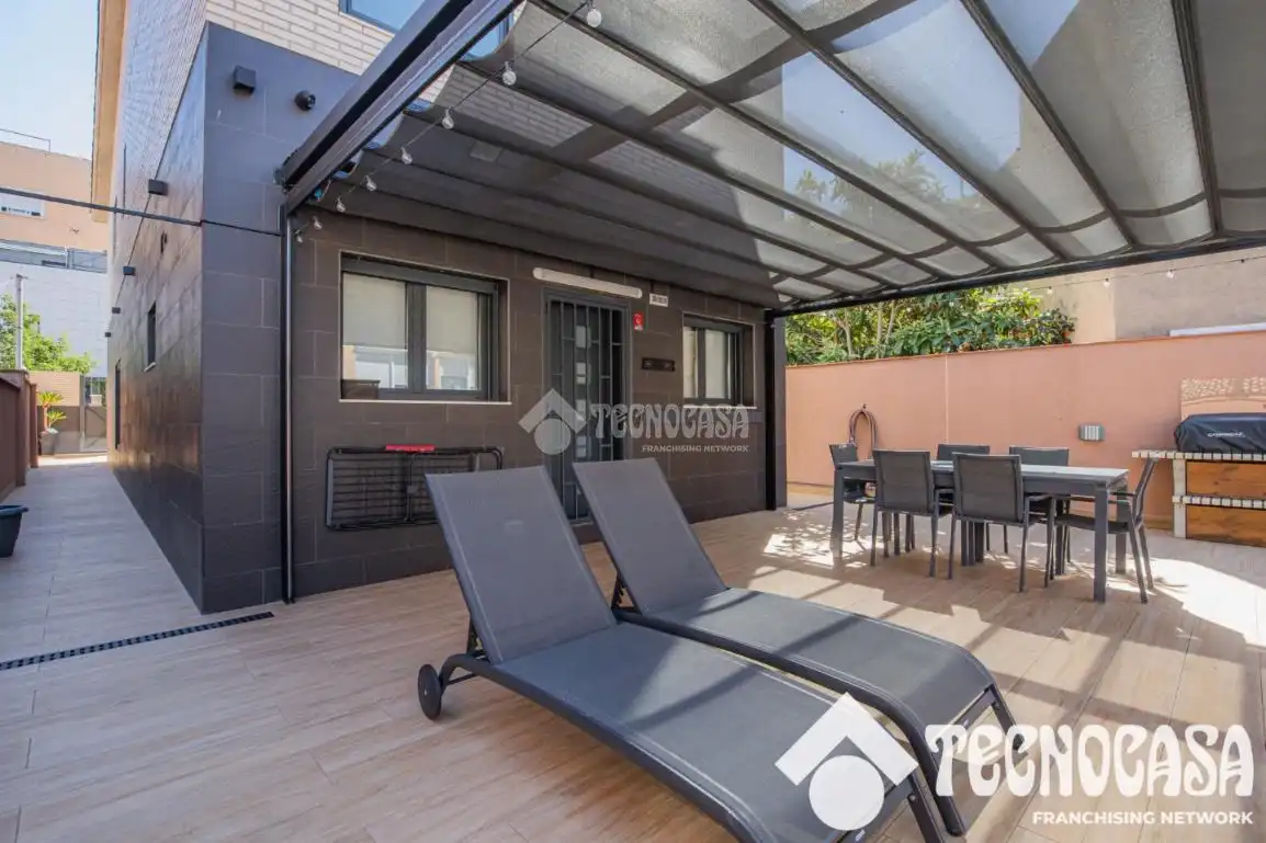 Terrassa de Casa o xalet en venda en Santa Coloma de Gramenet amb Aire condicionat, Calefacció i Terrassa