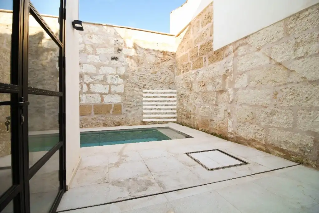 Schwimmbecken von Einfamilien-Reihenhaus zum Verkauf in Pollença mit Klimaanlage, Terrasse und Schwimmbad