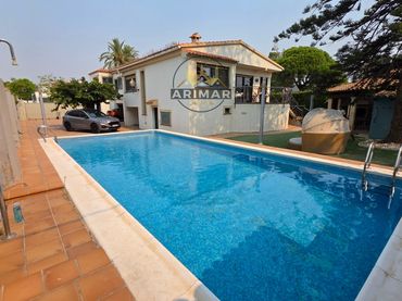 Villa mit Pool zum Verkauf in El Grao