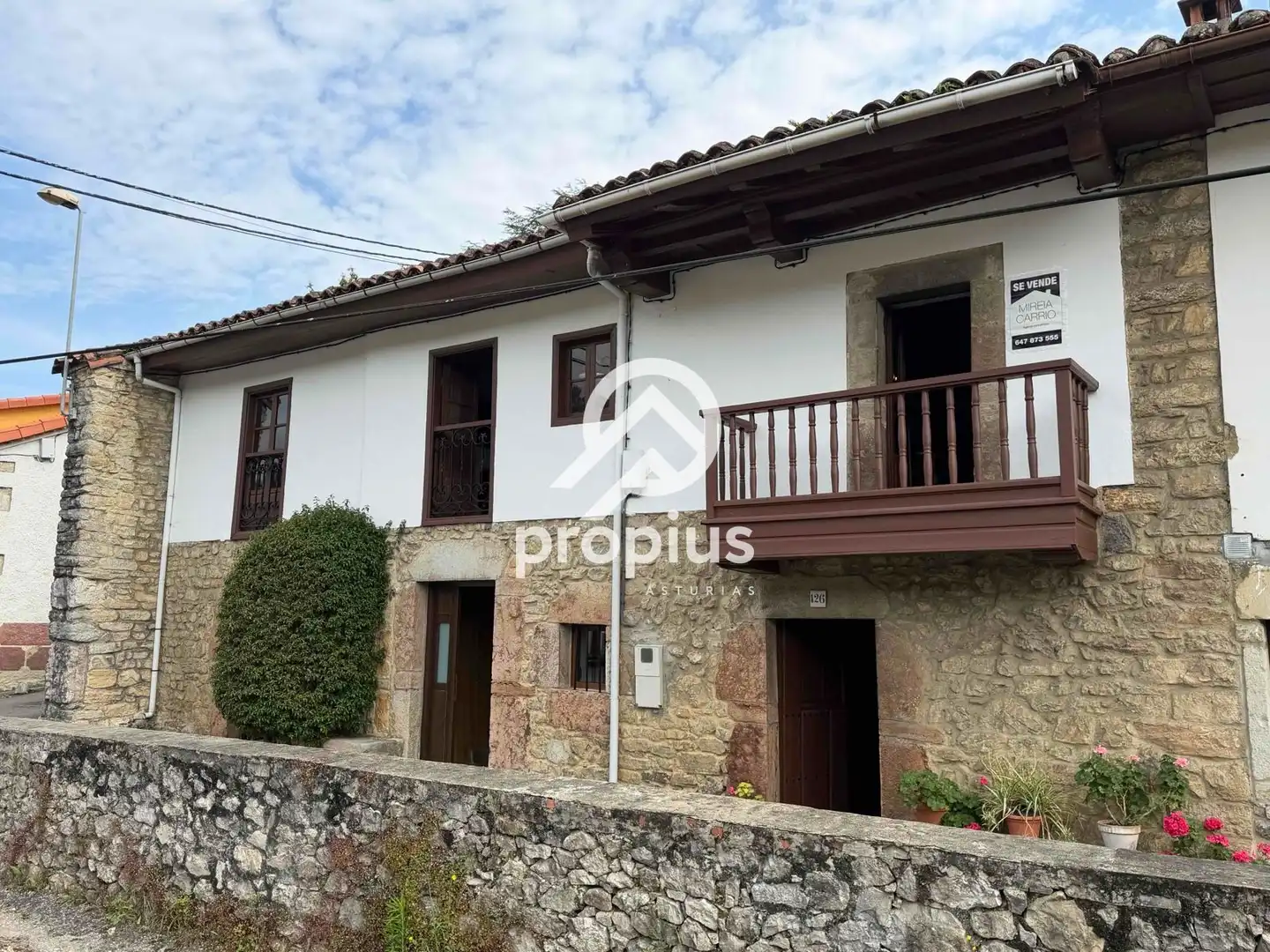 Vista exterior de Casa o xalet en venda en Llanes amb Calefacció, Terrassa i Traster