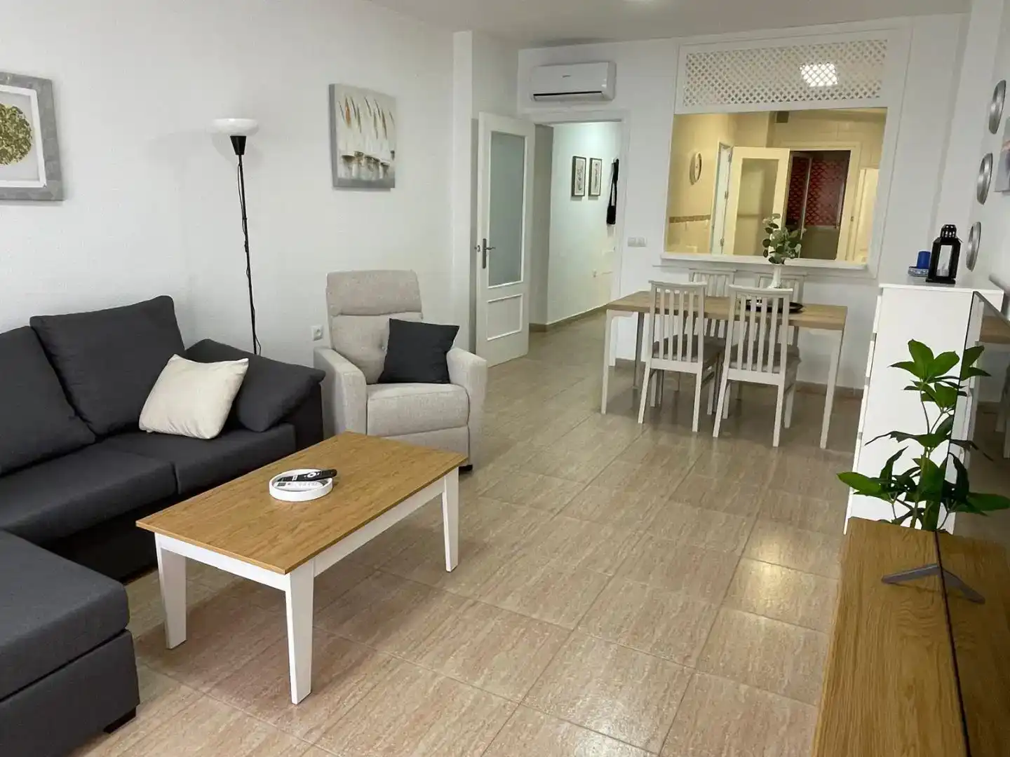 Sala d'estar de Pis de lloguer en Roquetas de Mar ciudad