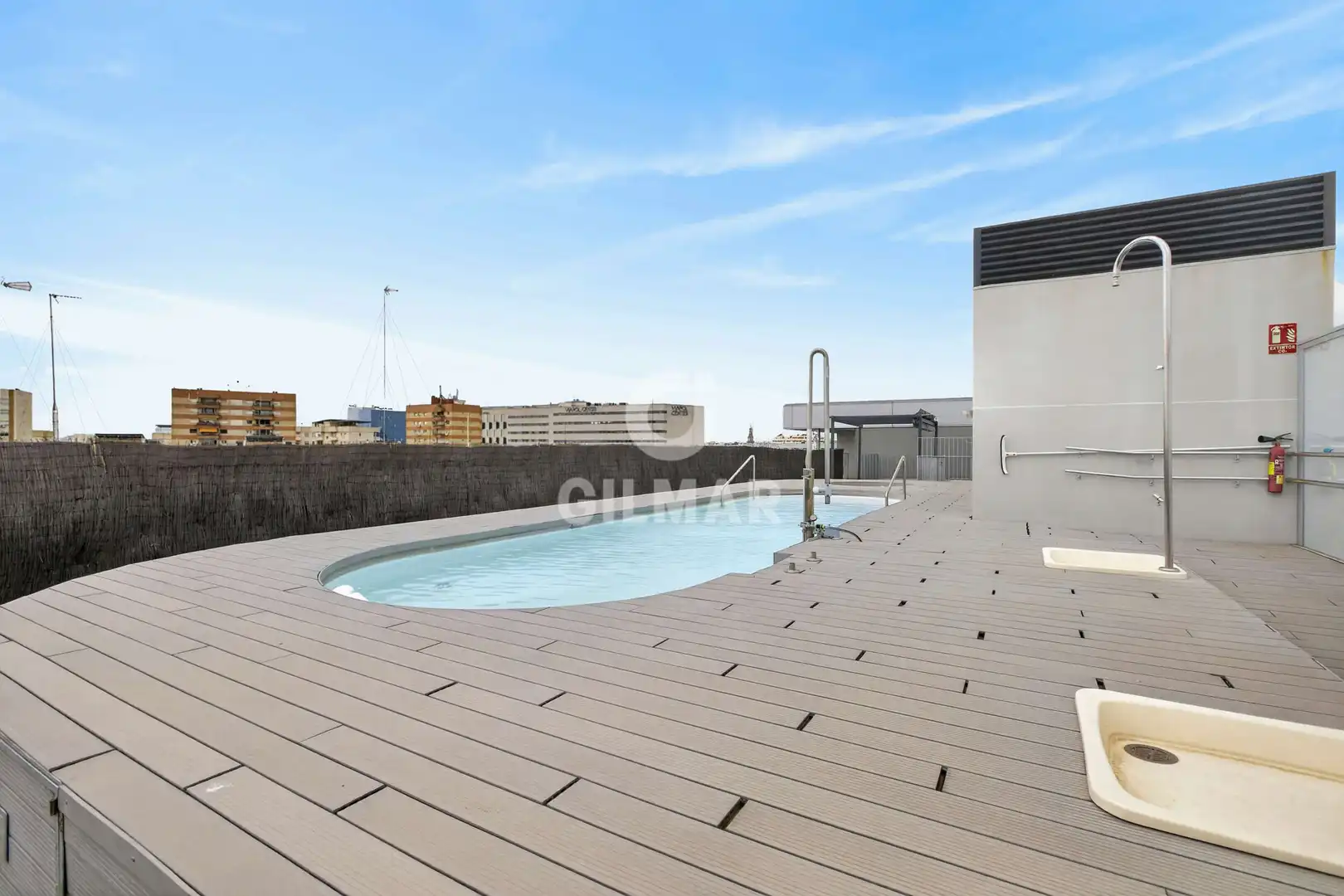 Piscina de Piso en venta en Sevilla con Calefacción, Trastero y Piscina
