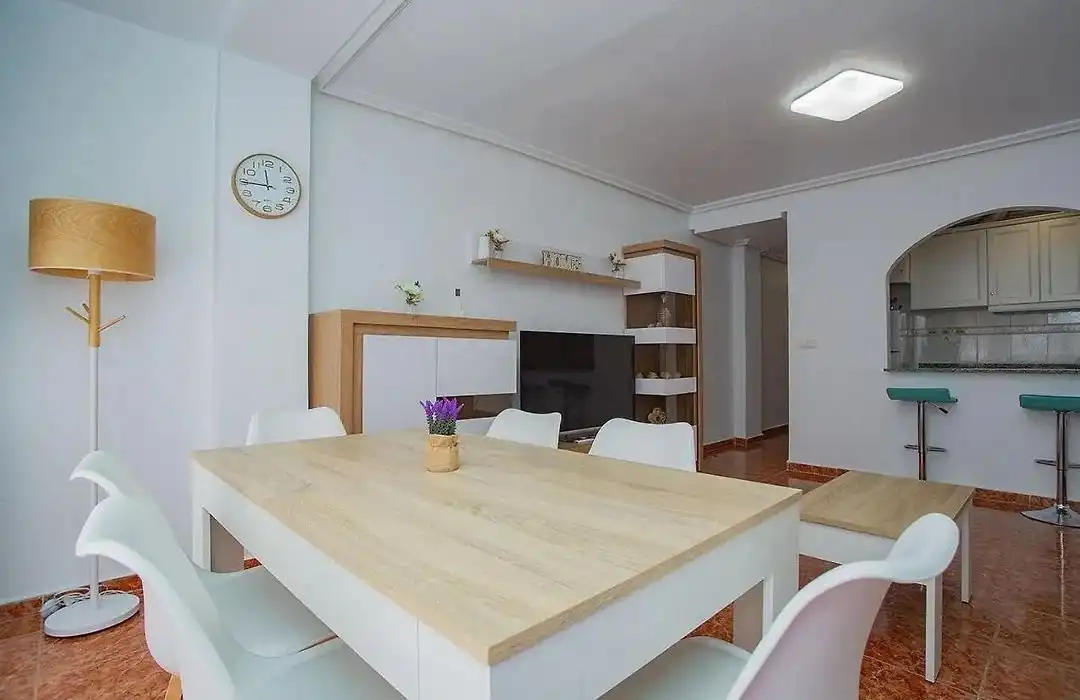 Comedor de Apartamento de alquiler en Torrevieja con Aire acondicionado, Amueblado y Internet