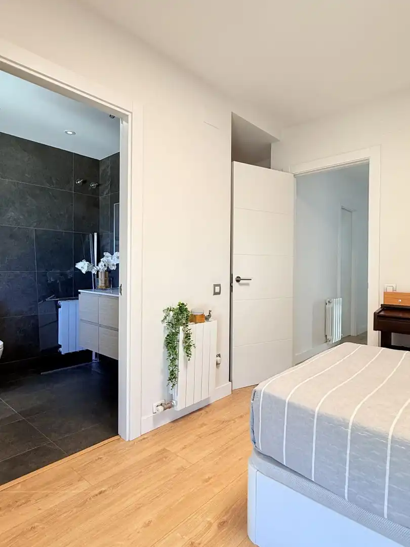 Dormitori de Casa o xalet en venda en Sant Boi de Llobregat amb Aire condicionat, Calefacció i Jardí privat