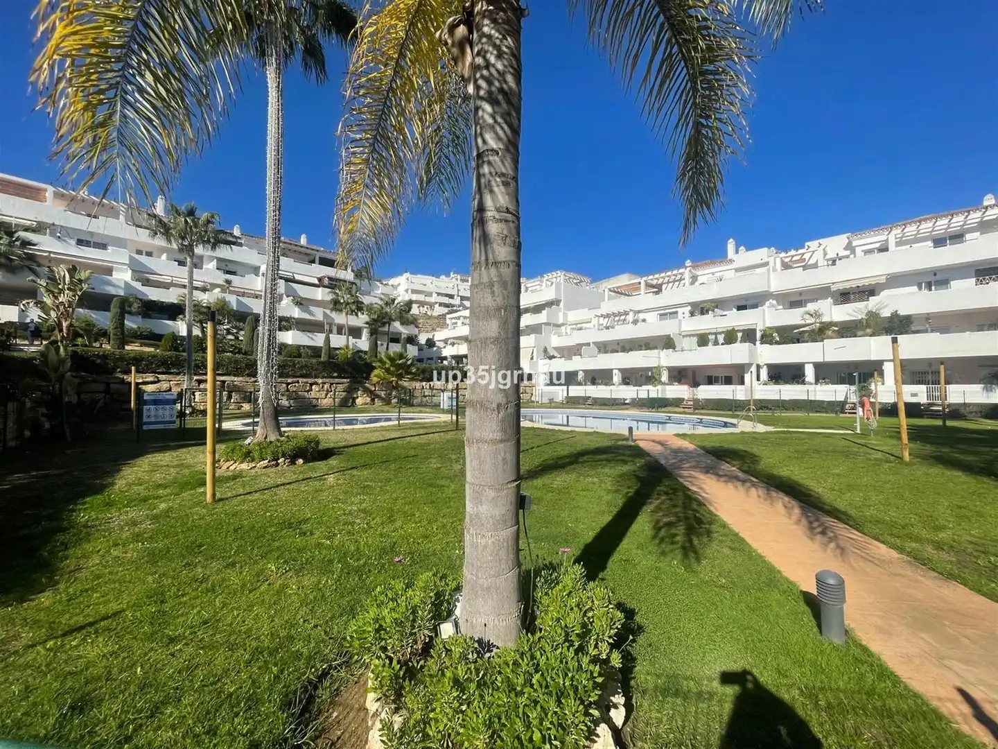 Piso con terraza en venta en Calle los Prunos 12