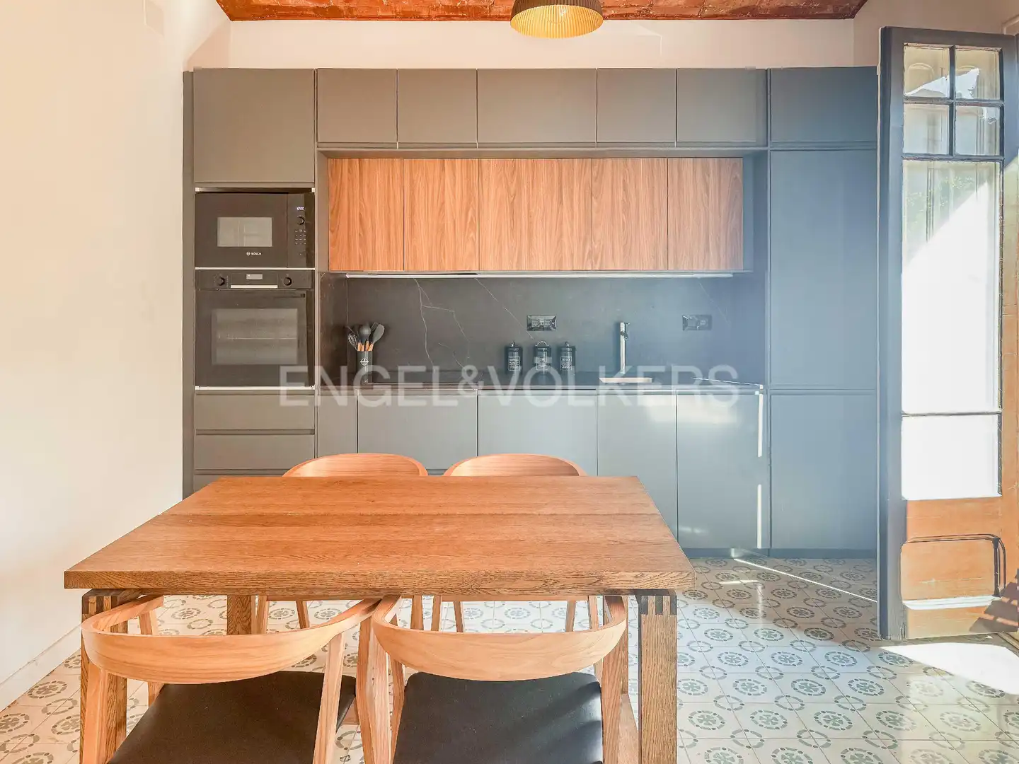Cuina de Pis de lloguer en Barcelona amb Aire condicionat, Calefacció i Terrassa