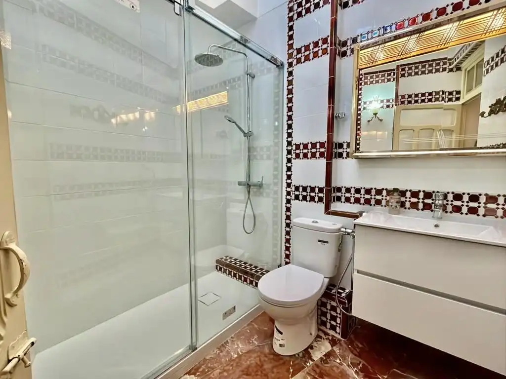 Baño de Piso de alquiler en Sevilla con Aire acondicionado, Terraza y Amueblado