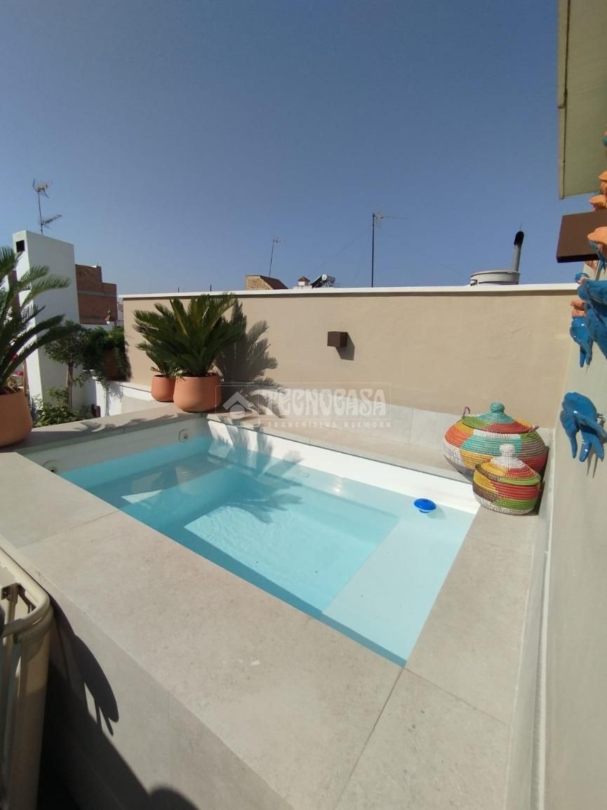 Terrace of Single-family semi-detached for sale in  Sevilla Capital  with Air Conditioner