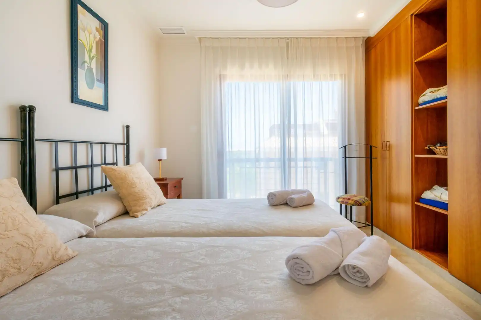 Habitación de Apartamento de alquiler en L'Alfàs del Pi con Aire acondicionado, Terraza y Amueblado