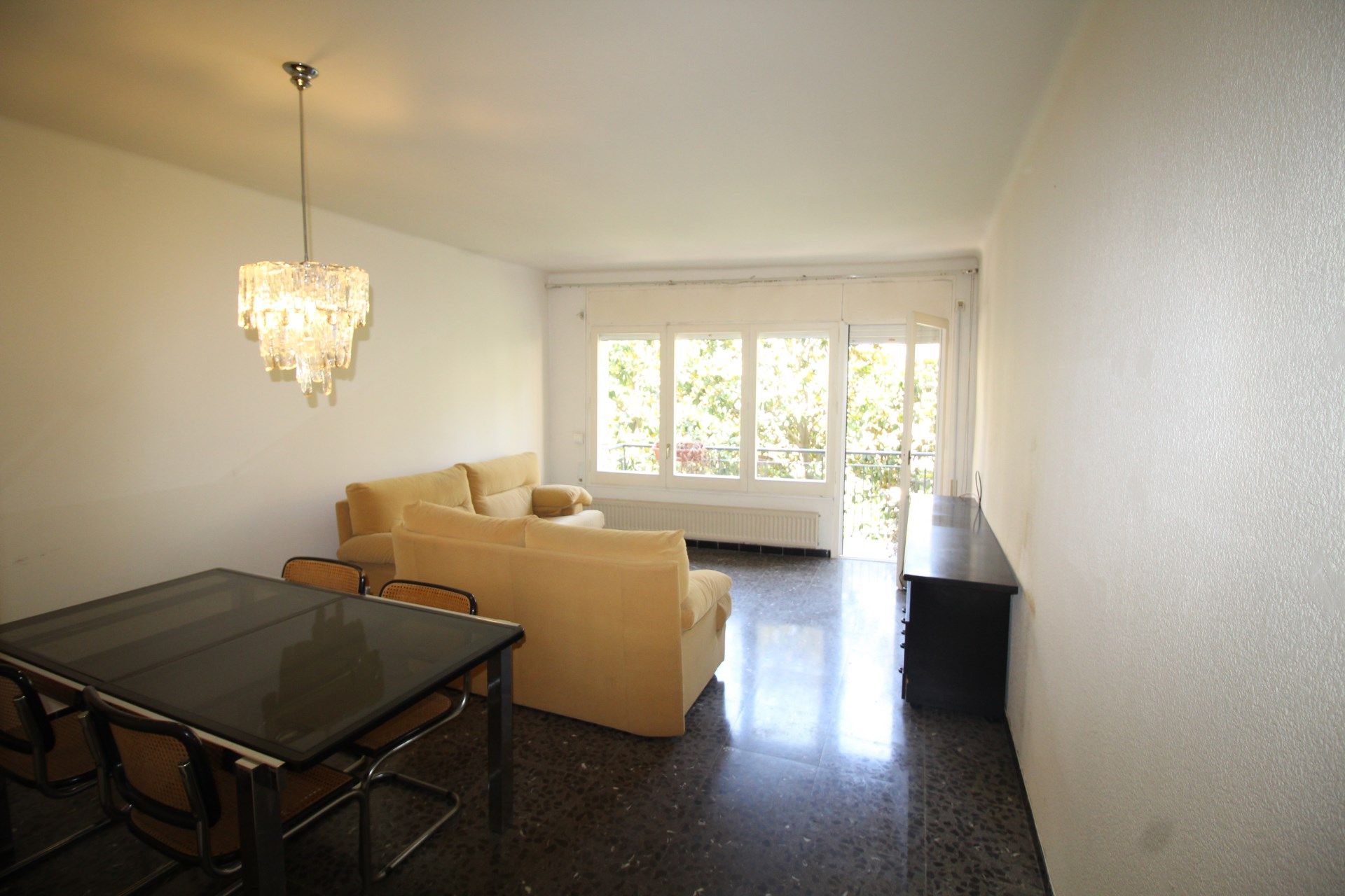 Living room of Flat for sale in Figueres  with Heating, Terrace and Furnished