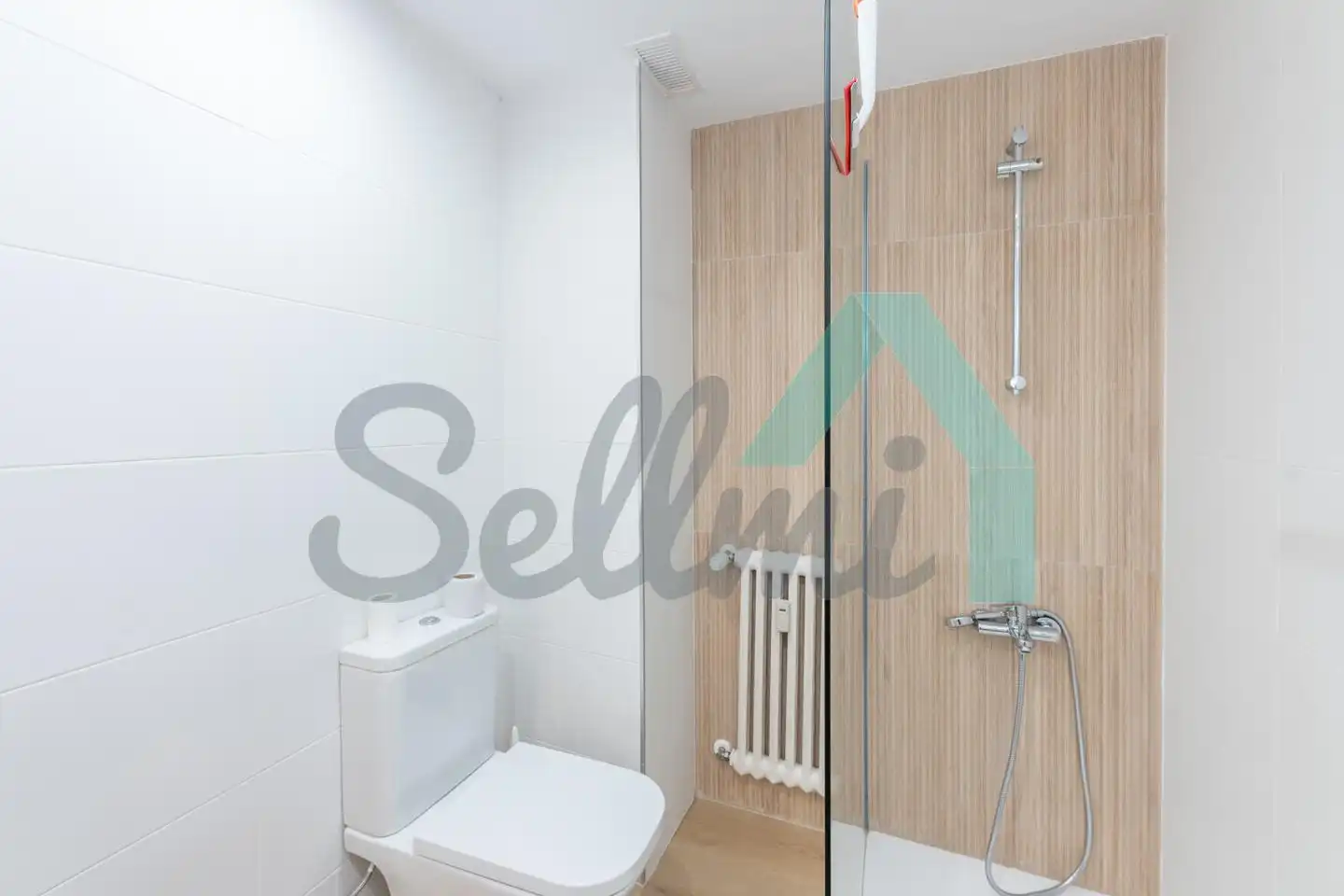 Baño de Piso para compartir en Oviedo  con Calefacción, Parquet y Amueblado