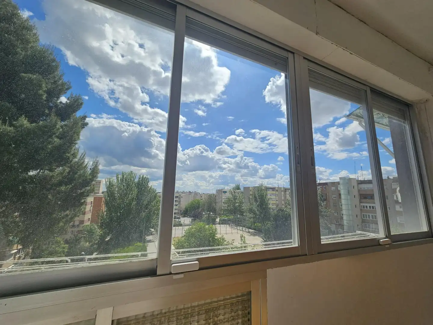 Vista exterior de Pis en venda en Madrid amb Parquet