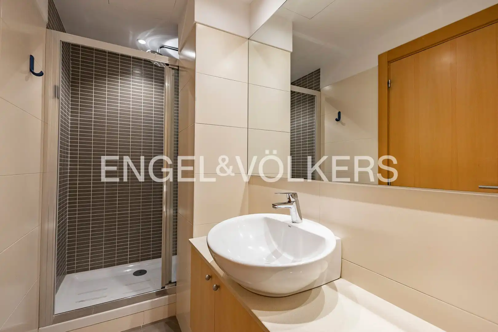 Bathroom of Apartments for sale in Sant Cugat del Vallès  with Air Conditioner, Heating and Private garden