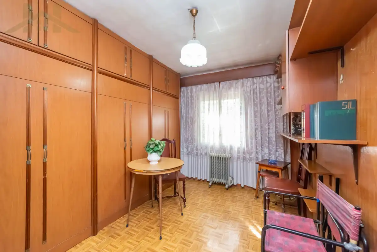 Habitación de Piso en venta en Madrid con Trastero