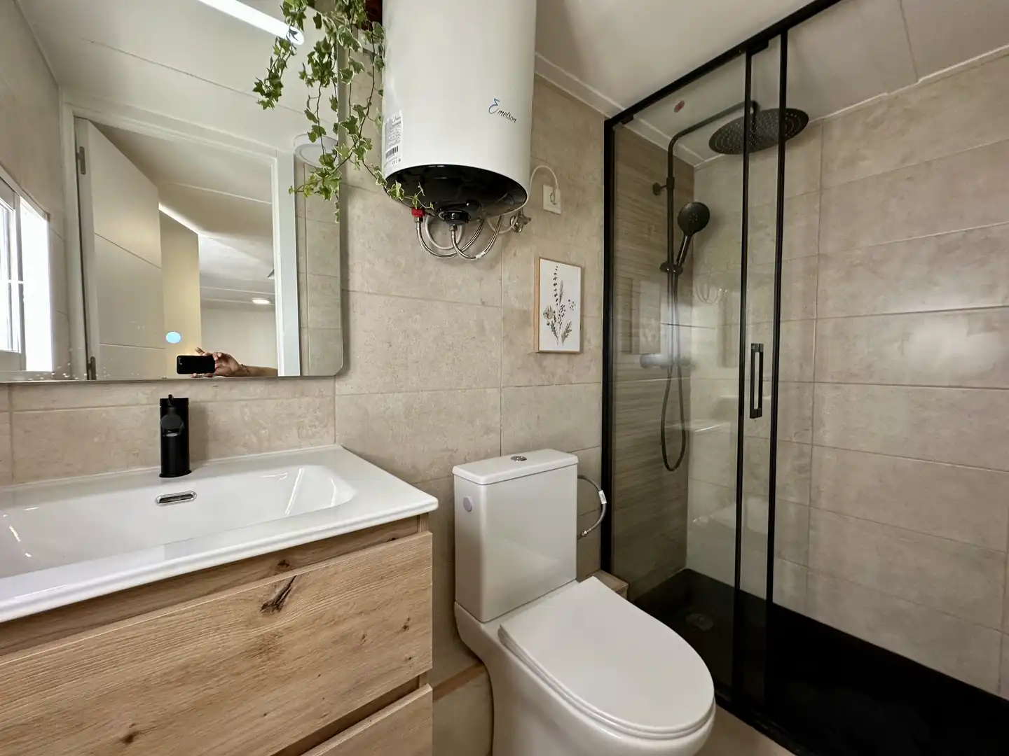 Badezimmer von Maisonette zum Verkauf in Madrid mit Parkett und Möbliert
