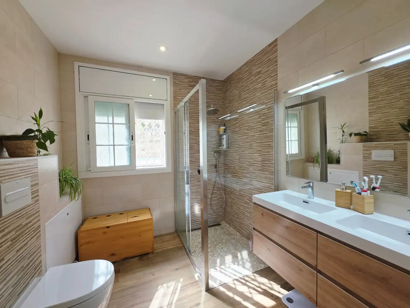 Baño de Casa o chalet en venta en Vallirana con Aire acondicionado, Calefacción y Jardín privado