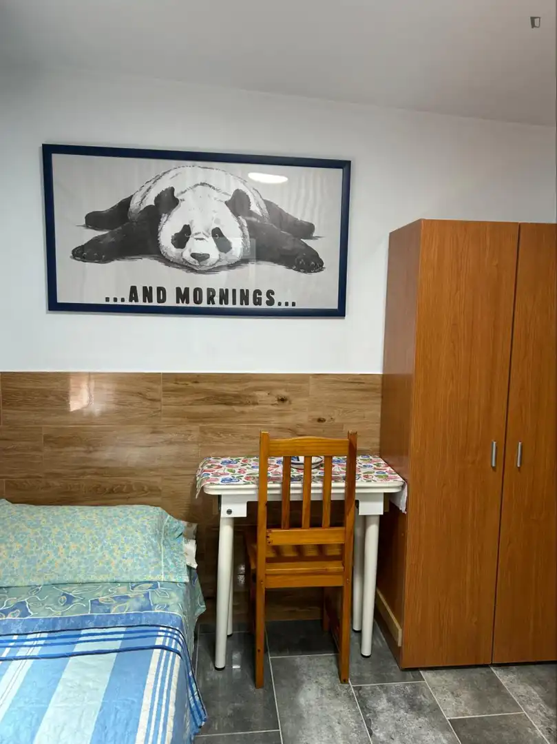 Habitación de Estudio de alquiler en L'Hospitalet de Llobregat con Aire acondicionado, Calefacción y Amueblado