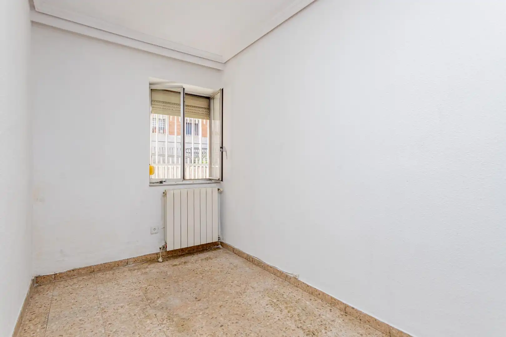 Habitación de Piso en venta en Madrid con Calefacción