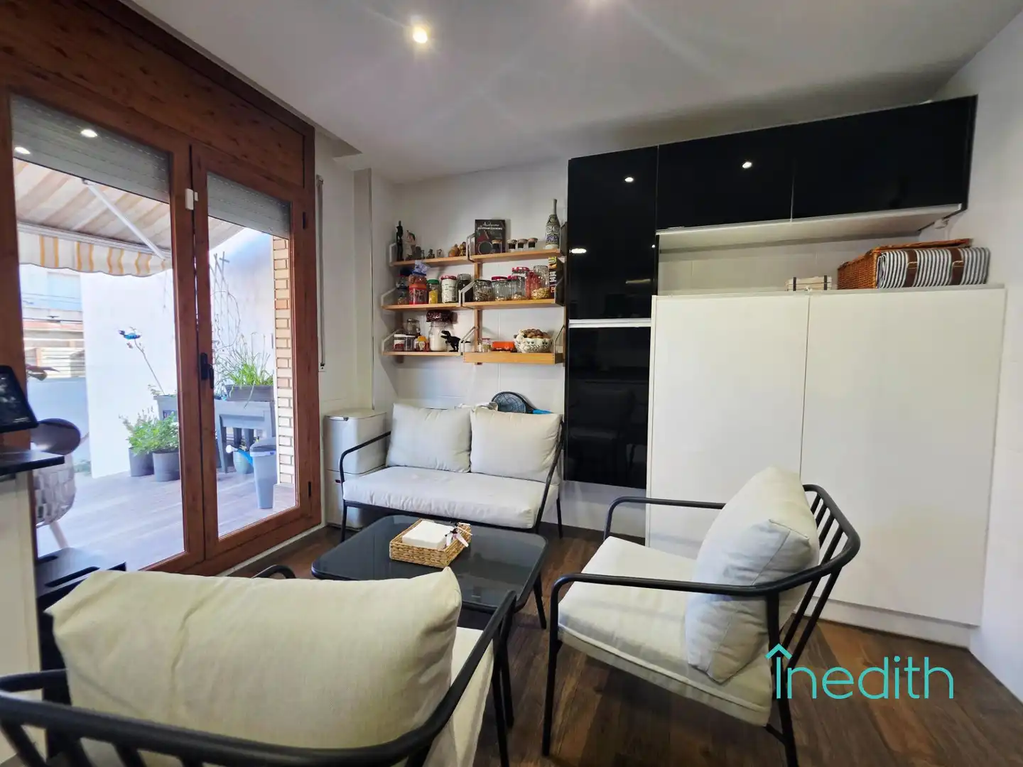 Sala de estar de Casa adosada en venta en Castelldefels con Aire acondicionado, Calefacción y Jardín privado