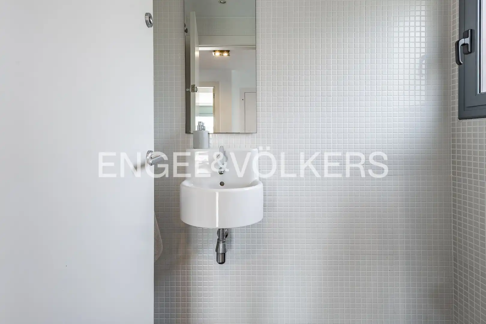 Baño de Casa adosada de alquiler en Tiana con Aire acondicionado, Calefacción y Jardín privado