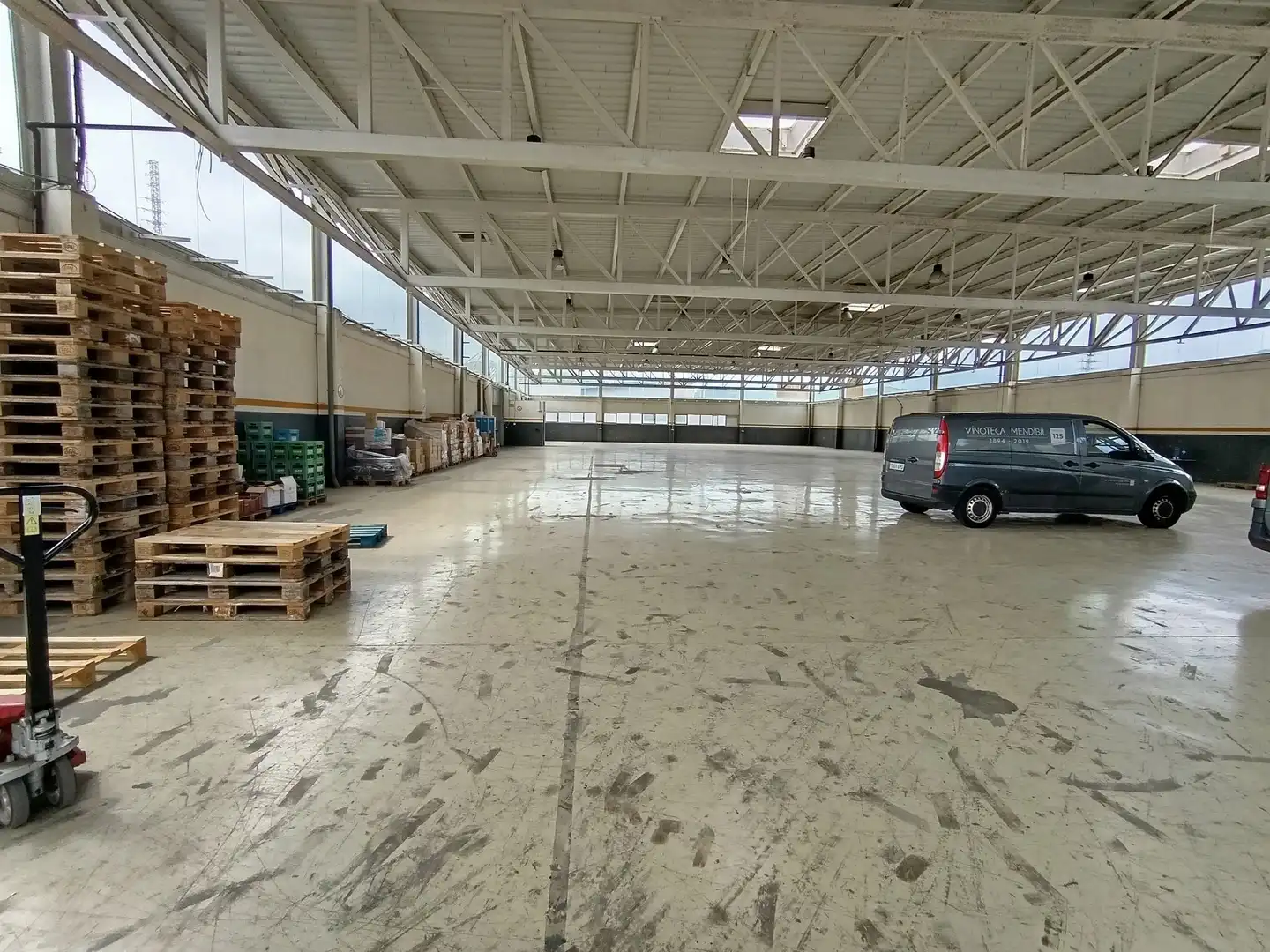 Fabrikhallen zur Miete in Irun 