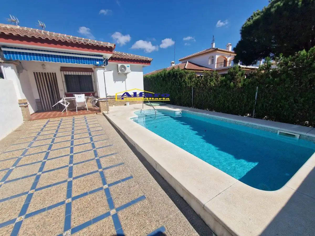 Piscina de Casa o xalet en venda en Almonte amb Aire condicionat, Terrassa i Piscina