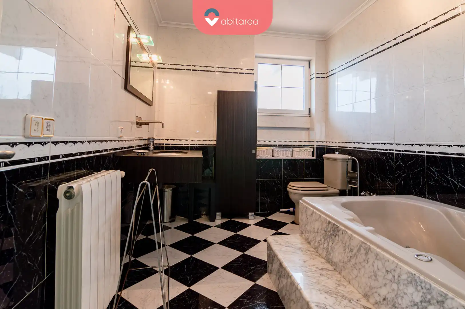 Baño de Casa o chalet en venta en Santa Cruz de Bezana con Calefacción, Jardín privado y Parquet