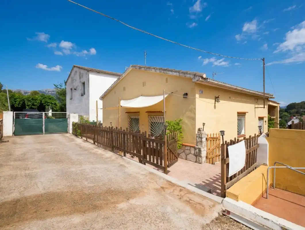 Vista exterior de Casa o chalet en venta en Simat de la Valldigna con Calefacción, Jardín privado y Terraza