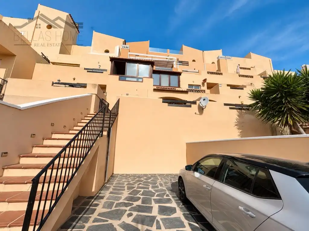 Vista exterior de Dúplex en venda en Casares amb Terrassa, Piscina i Moblat